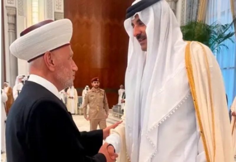 امير دولة قطر الشيخ تميم بن حمد ال ثاني قي قصر لوسيل في الدوحة مع مفتي الجمهورية اللبنانية الشيخ عبد اللطيف دريان