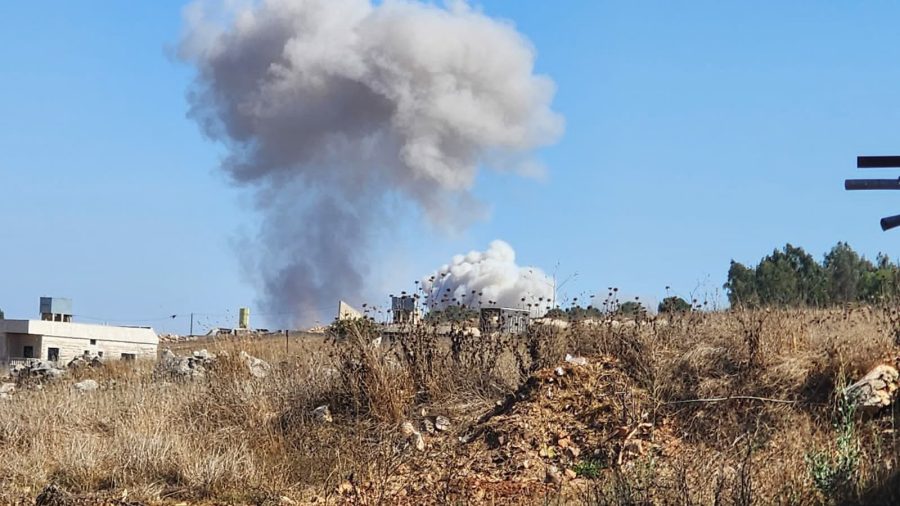 الجيش الإسرائيلي يقوم بسلسلة تفجيرات عنيفة استهدفت عيترون وميس الجبل، والمنطقة الواقعة بين بلدتي الطيري وبنت جبيل