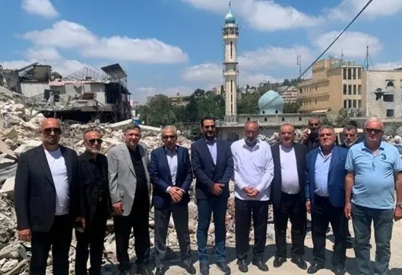 وزير الاقتصاد والتجارة الدكتور عامر البساط، يرافقه المدير العام للوزارة الدكتور محمد أبو حيدر، في مدينة النبطية