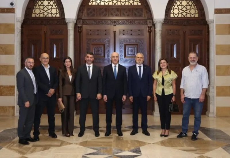وزير الداخلية والبلديات أحمد الحجار يستقبل نقيب الصيادلة الدكتور عبد الرحمن مرقباوي