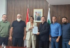 وزيرة البيئة الدكتورة تمارا الزين وفداً من بلدية بنت جبيل برئاسة رئيس البلدية محمد بزي، وضم نائبه المحامي زياد بيضون وعدداً من أعضاء المجلس البلدي