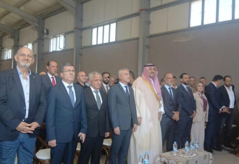 سفير المملكة العربية السعودية لدى لبنان فهد بن عبد الرحمن الدوسري ووزير الأشغال العامة والنقل فايز رسامني ممثلا رئيس الحكومة نواف سلام