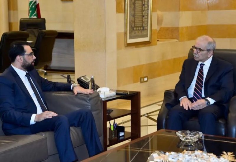 رئيس مجلس الوزراء الدكتور نواف سلام، القائم بأعمال السفارة العربية السورية في بيروت إياد الهزاع