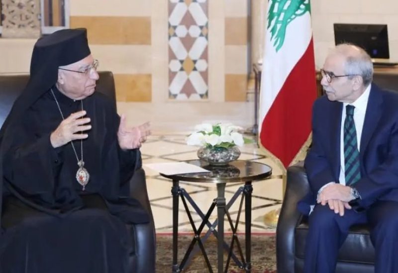 رئيس مجلس الوزراء الدكتور نواف سلام، في السراي الحكومي، بطريرك أنطاكية وسائر المشرق والإسكندرية وأورشليم للروم الملكيين الكاثوليك والرئيس الأعلى للطائفة في العالم، يوسف الأول العبسي، يرافقه وفد من البطريركية