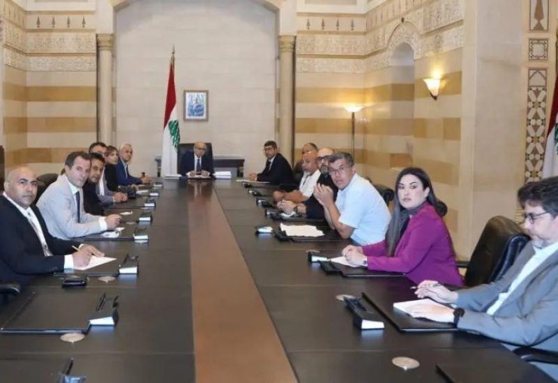 رئيس مجلس الوزراء الدكتور نواف سلام مع وفداً من الأساتذة المتعاقدين في الجامعة اللبنانية، برئاسة الدكتور مصطفى راغب