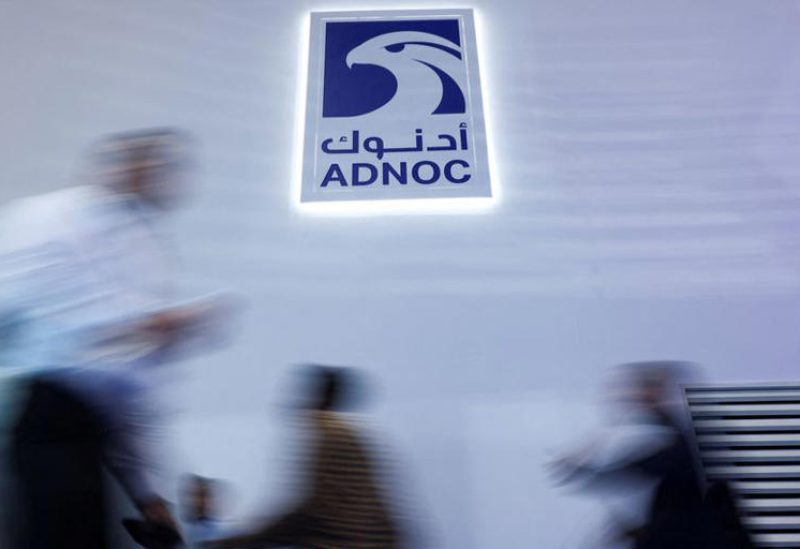 شعار شركة بترول أبوظبي الوطنية (أدنوك) في الإمارات يوم 3 نوفمبر تشرين الثاني 2025. تصوير: عمرو الفقي - رويترز