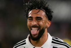 الأرجنتيني نيكو غونساليس مهاجم يوفنتوس يحتفل بتسجيله الهدف الأول لفريقه في مرمى بارما.رويترز