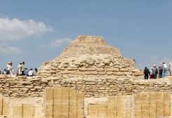 هرم سقارة في الجيزة بمصر بصورة من أرشيف رويترز.