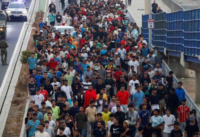 مهاجرون وصلوا سبتة قادمين من المغرب - رويترز