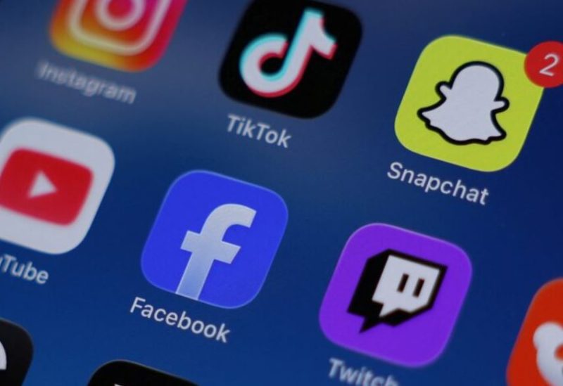 تطبيقات إنستغرام وتيك توك وسناب شات ويوتيوب وفيسبوك وتويتش وريديت على هاتف محمول