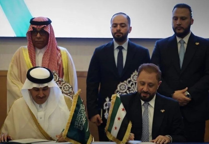 رئيس الهيئة العامة للطيران المدني والنقل الجوي عمر الحصري مع وزير النقل والخدمات اللوجستية السعودي صالح بن ناصر الجاسر