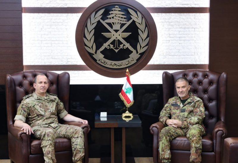 قائد الجيش العماد رودولف هيكل مع قائد العمليات المشتركة الإيطالية الفريق Giovanni Maria Iannucci