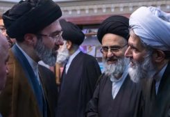 صورة تجمع حسين طائب بمجتبى خامنئي. (العربية)