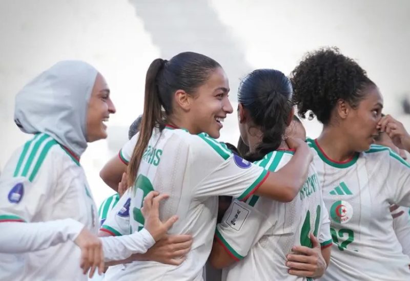 لاعبات الجزائر يحتفلن بالفوز على السنغال (المنتخب الجزائري)