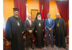 السفير الأميركي في لبنان ميشال عيسى خلال زيارته للمقر البطريركي في البلمند