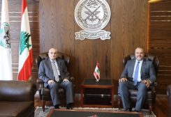 وزير الدفاع الوطني ميشال منسى في مكتبه في اليرزة مع النائب أديب عبدالمسيح
