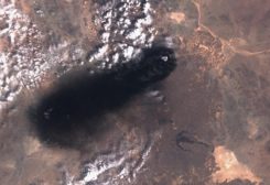 خط أنابيب شرق-غرب في السعودية بعد استهدافه بمسيرة