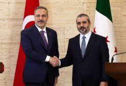 وزير الخارجية السوري أسعد الشيباني مع نظيره التركي هاكان فيدان