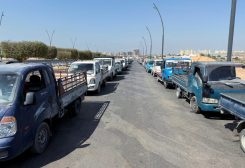 شاحنات تصطف في طابور انتظارًا للتزود بالوقود، في ظل معاناة البلاد من نقص الوقود وانقطاع التيار الكهربائي، في طرابلس، ليبيا، 9 سبتمبر 2026. رويترز