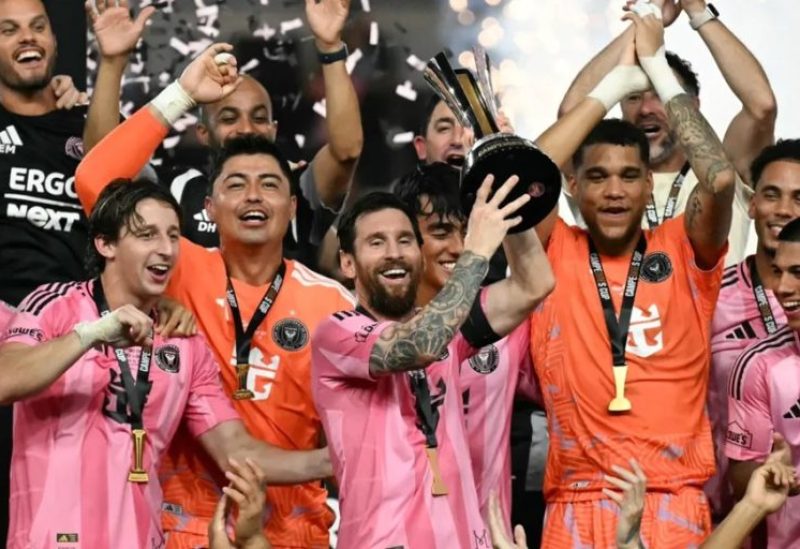 ميسي خلال تتويجه مع فريقه إنتر ميامي بكأس الأبطال لكرة القدم