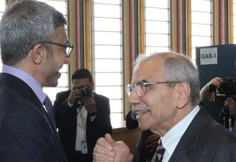 رئيس مجلس الوزراء الدكتور نواف سلام مع نائب رئيس مجلس الوزراء ووزير الخارجية الإماراتي الشيخ عبدالله بن زايد آل نهيان