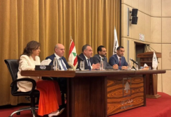 النائب الثاني لحاكم مصرف لبنان مكرم بو نصار خلال مؤتمر صحافي خُصّص لعرض الإجراءات المتخذة لتشجيع استخدام بطاقات الدفع ووسائل الدفع الإلكتروني