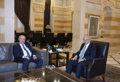 النائب فؤاد مخزومي، عقب لقائه رئيس مجلس الوزراء القاضي نواف سلام في السرايا الحكومية مع النائب فؤاد مخزومي