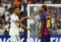 الأمين جمال لاعب برشلونة وكيليان مبابي لاعب ريال مدريد خلال مباراة بين الفريقين في مدريد, رويترز