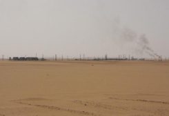 منظر عام لحقل شرارة النفطي بالقرب من أوباري بليبيا، في صورة من أرشيف رويترز.