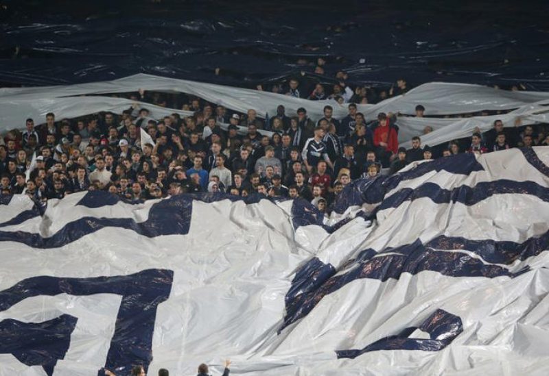 جماهير نادي بوردو أثناء مباراة ببطولة الدوري الفرنسي بملعب أتلانتيك بفرنسا. رويترز