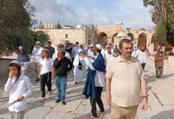 مستوطنون يقتحمون المسجد الأقصى