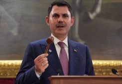 رئيس مؤتمر الأمم المتحدة المعني بتغير المناخ (كوب31) وزير البيئة والتطوير العمراني التركي مراد قوروم . رويترز