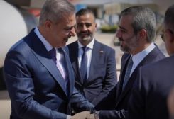 وزير الخارجية السوري أسعد حسن الشيباني يستقبل وزير الخارجية التركي هاكان فيدان في مطار دمشق الدولي