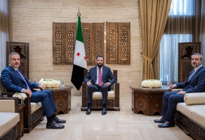 الرئيس السوري أحمد الشرع يستقبل وزير الخارجية التركي هاكان فيدان بحضور وزير الخارجية السوري أسعد الشيباني