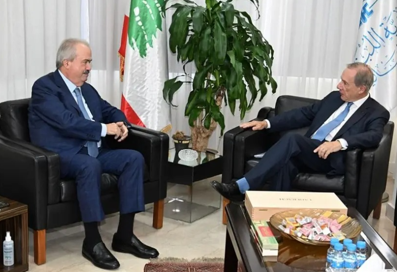 وزير المالية ياسين جابر مع موفد الرئيس الفرنسي للشؤون الاقتصادية جاك دولاجوجي