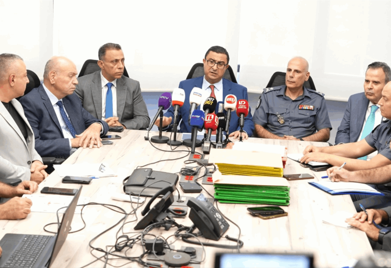 النائب العام التمييزي القاضي أحمد رامي الحاج خلال زيارته غرفة العمليات المركزية المشتركة في قيادة الدرك في جسر الباشا