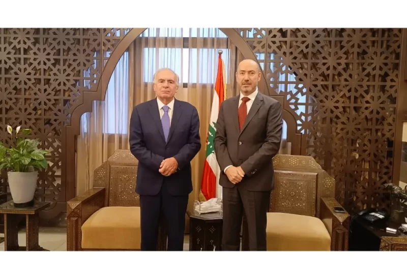 المنسق الخاص للأمم المتحدة في لبنان جان أرنو مع محافظ الجنوب بالإنابة منصور ضو